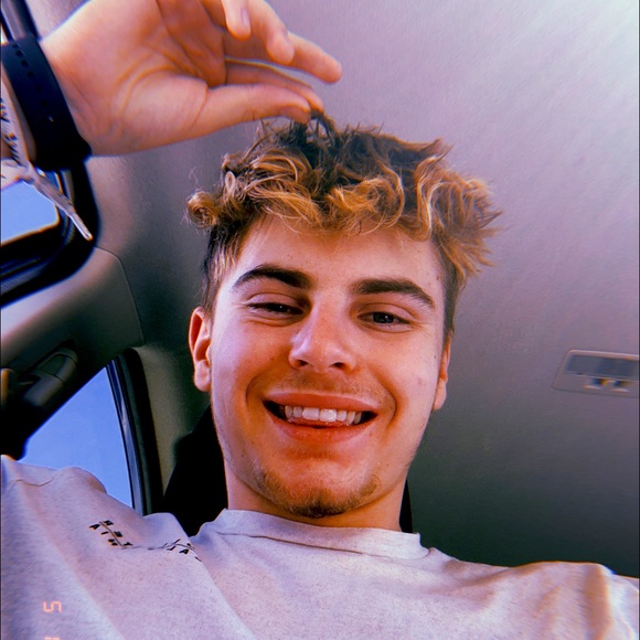 Meet your Posher, Alex - Picture 1 of 1